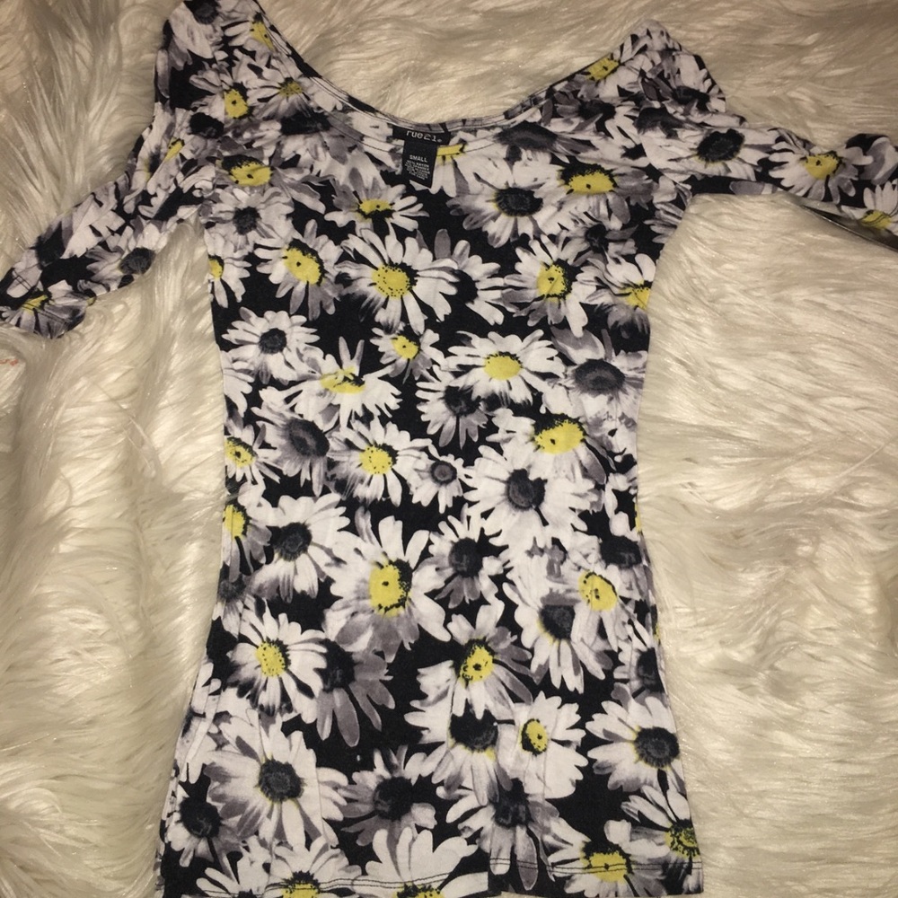 Rue 21 daisy shirt